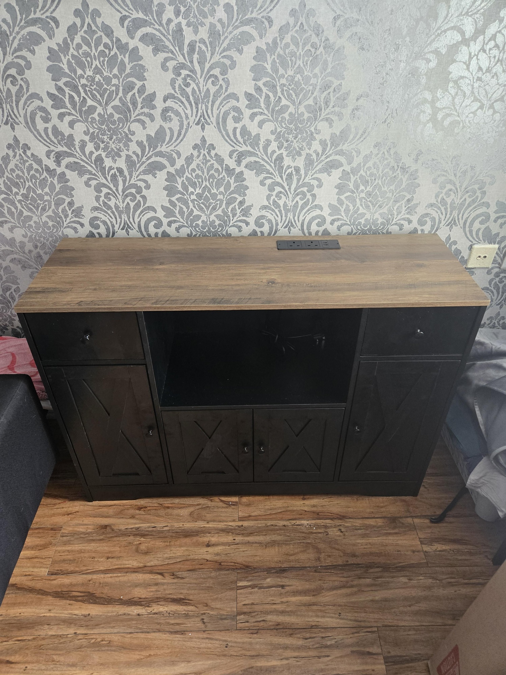Kitchen cabinet with sockets and USB charging assembly 